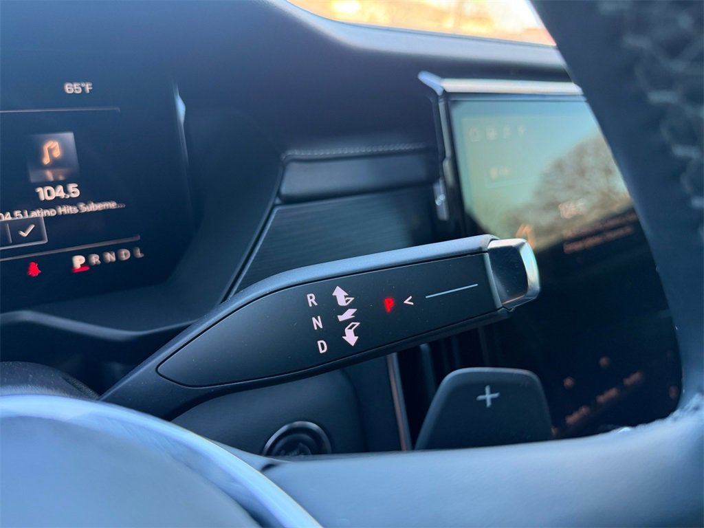 Used 2025 GMC Acadia Elevation image 25