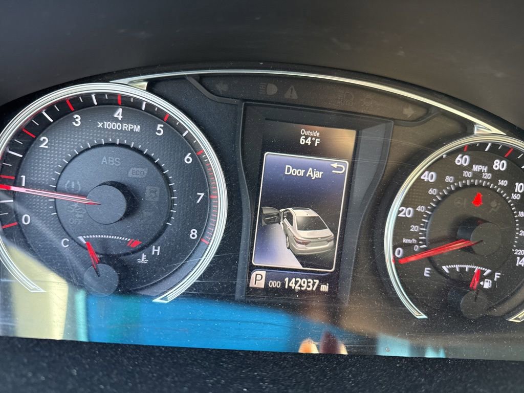 Used 2017 Toyota Camry SE image 6