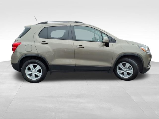 Used 2022 Chevrolet Trax LT w/ LT Convenience Package image 11