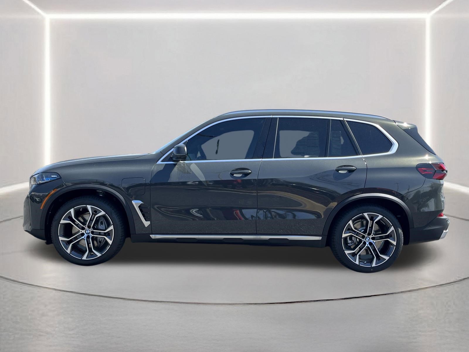 New 2026 BMW X5 xDrive50e w/ Premium Package AWD/4WD image 24