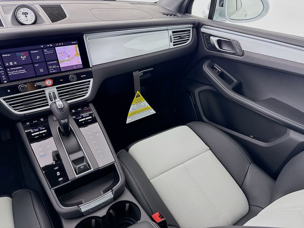 New 2026 Porsche Macan GTS image 26