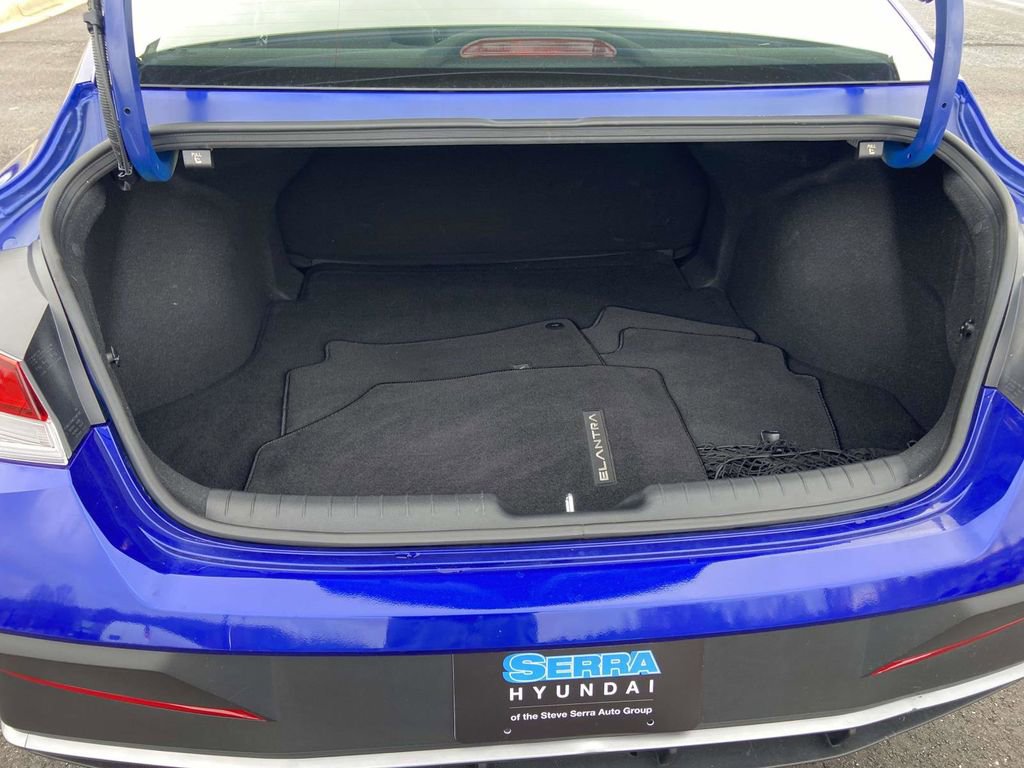 Certified 2025 Hyundai Elantra Sport image 11