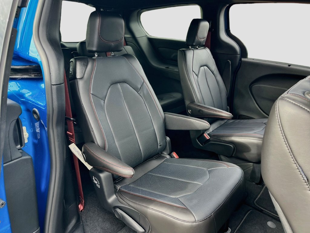 New 2027 Chrysler Pacifica Select FWD image 26