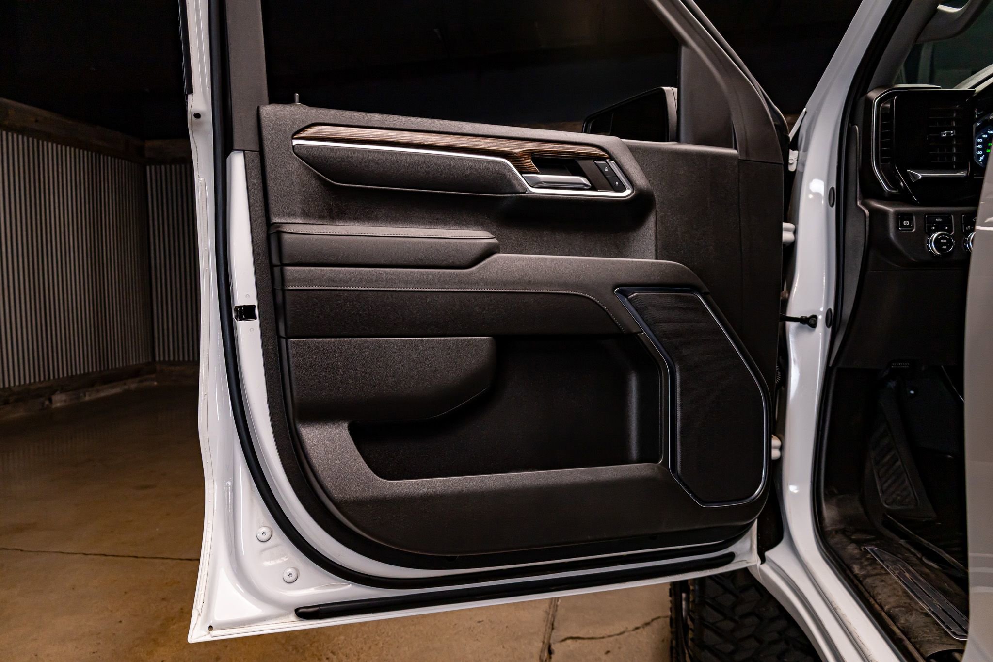 Used 2024 GMC Sierra 1500 Elevation image 32