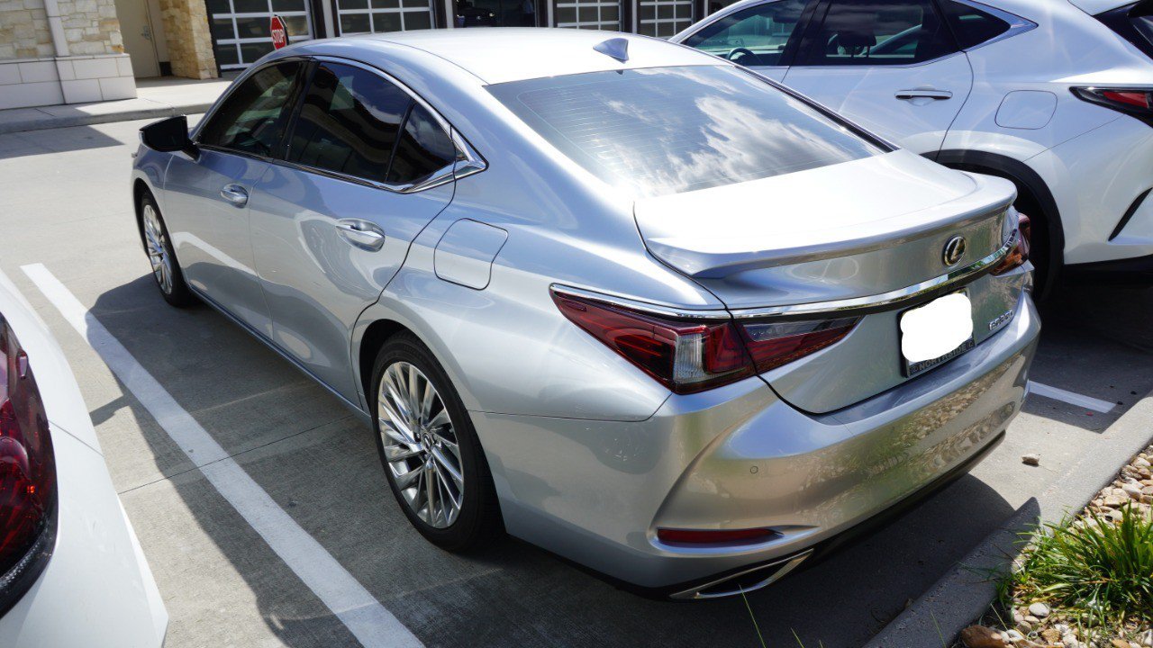Used 2023 Lexus ES 350 Ultra Luxury w/ Accessory Package (Z2) FWD image 7