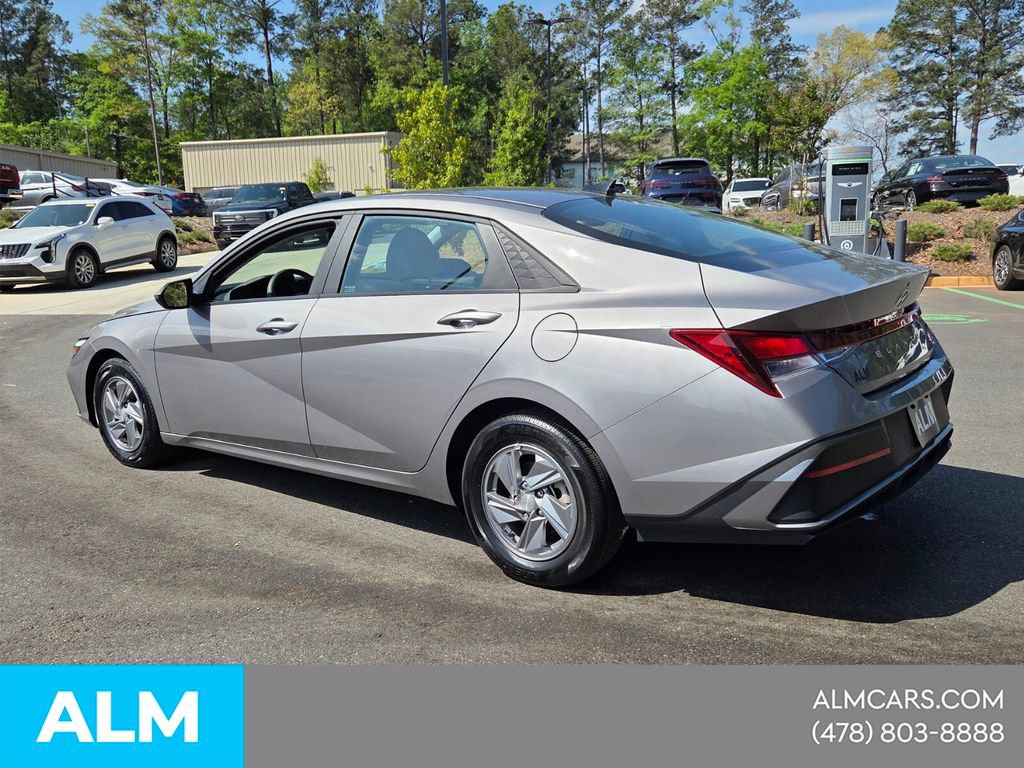 Used 2024 Hyundai Elantra SE FWD image 11