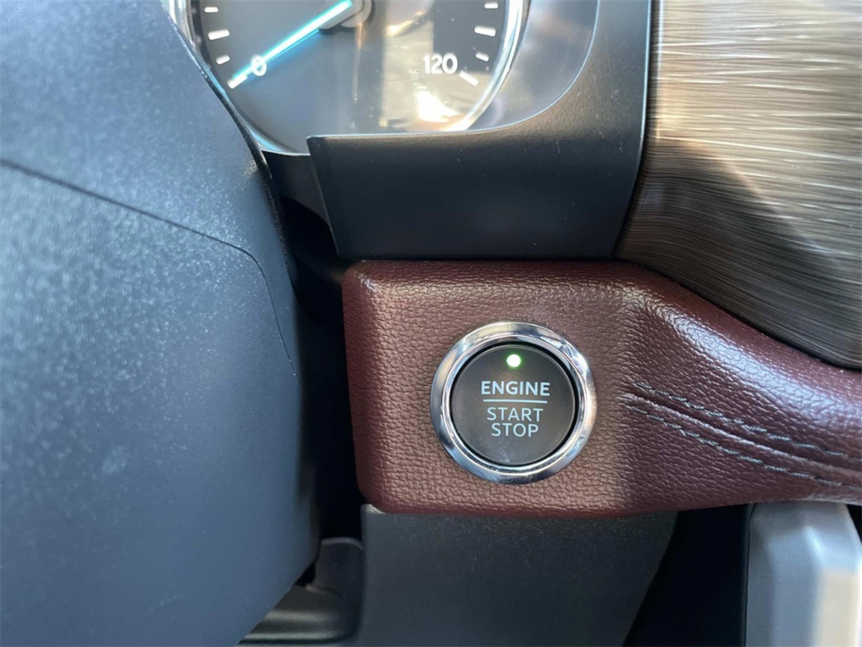 Used 2023 Ford Expedition Limited image 29