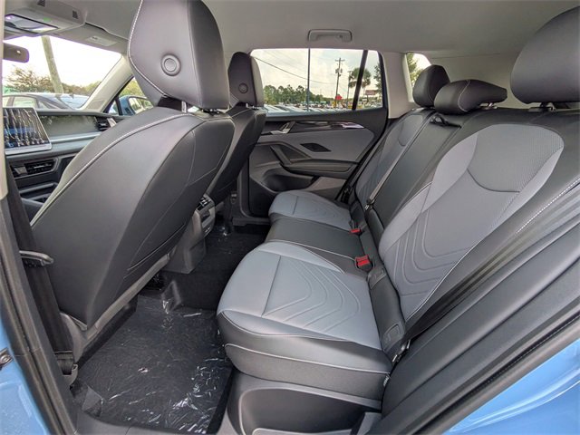 New 2025 Volkswagen Tiguan SE image 14