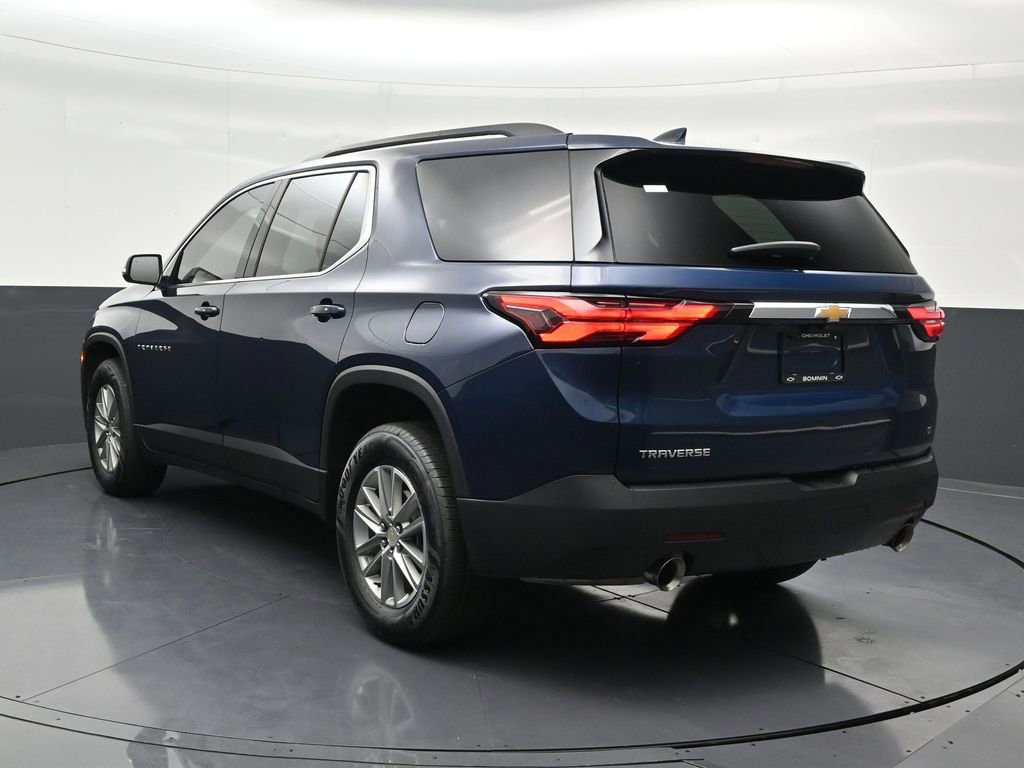 Used 2023 Chevrolet Traverse LT image 3