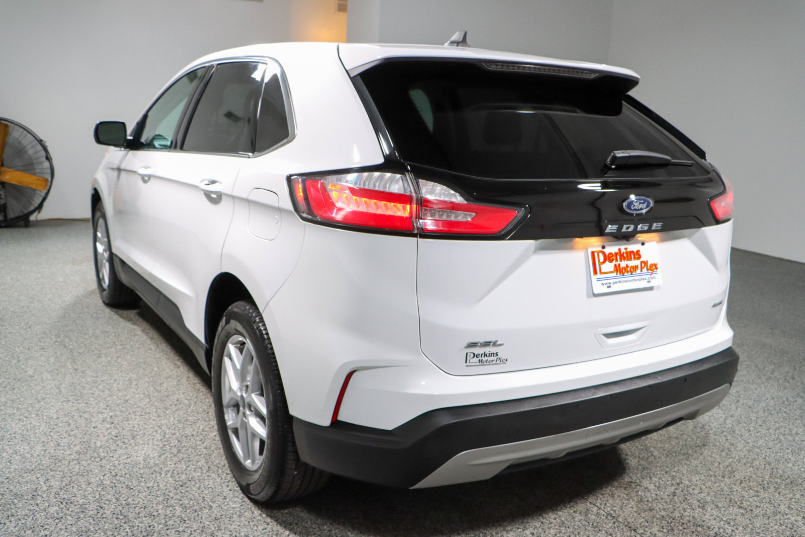Used 2023 Ford Edge SEL AWD/4WD image 9