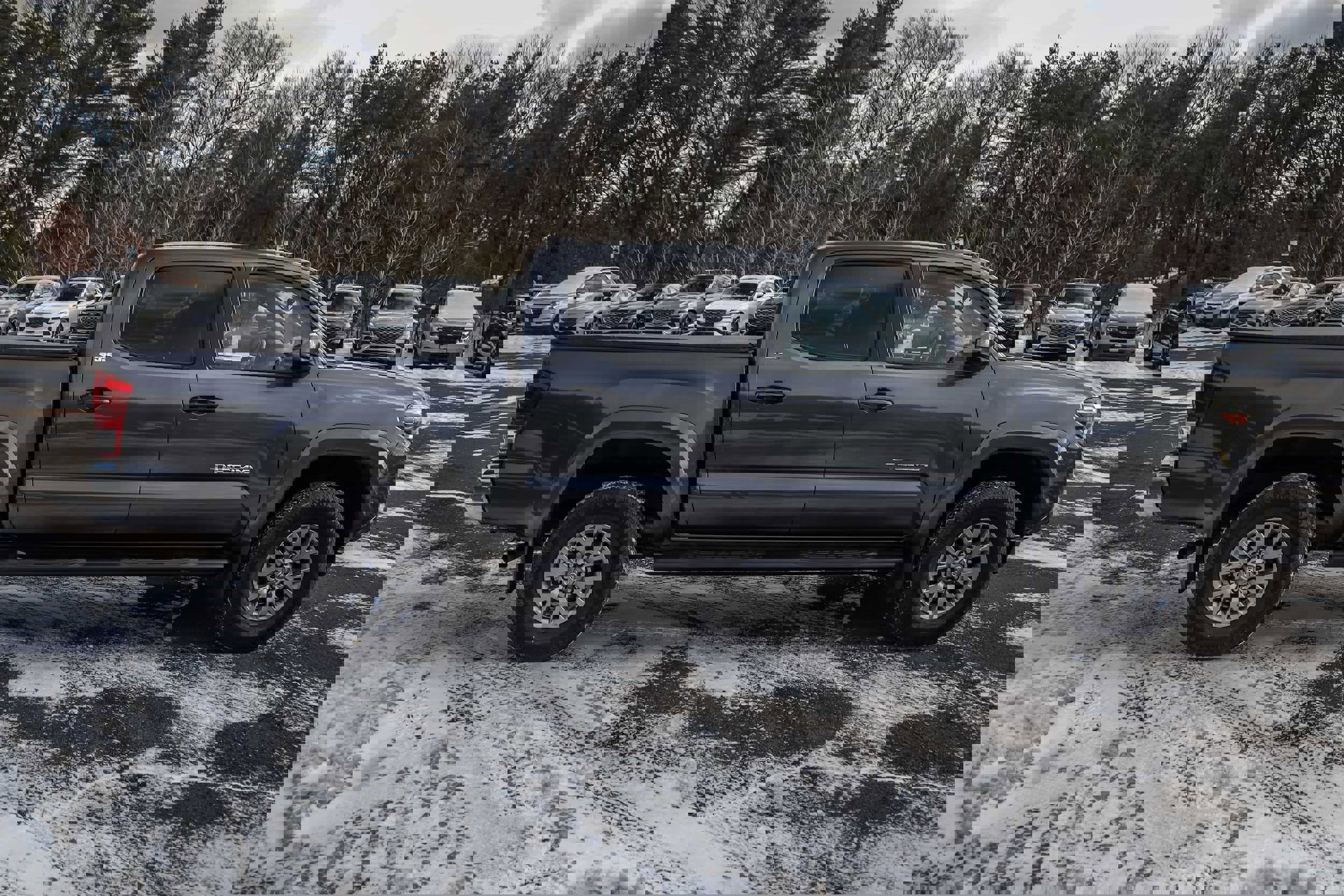 Used 2017 Toyota Tacoma SR5 image 3