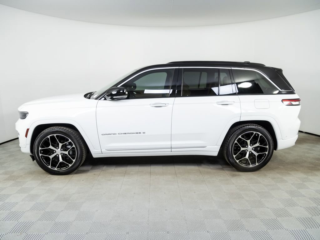 Used 2025 Jeep Grand Cherokee Summit image 2