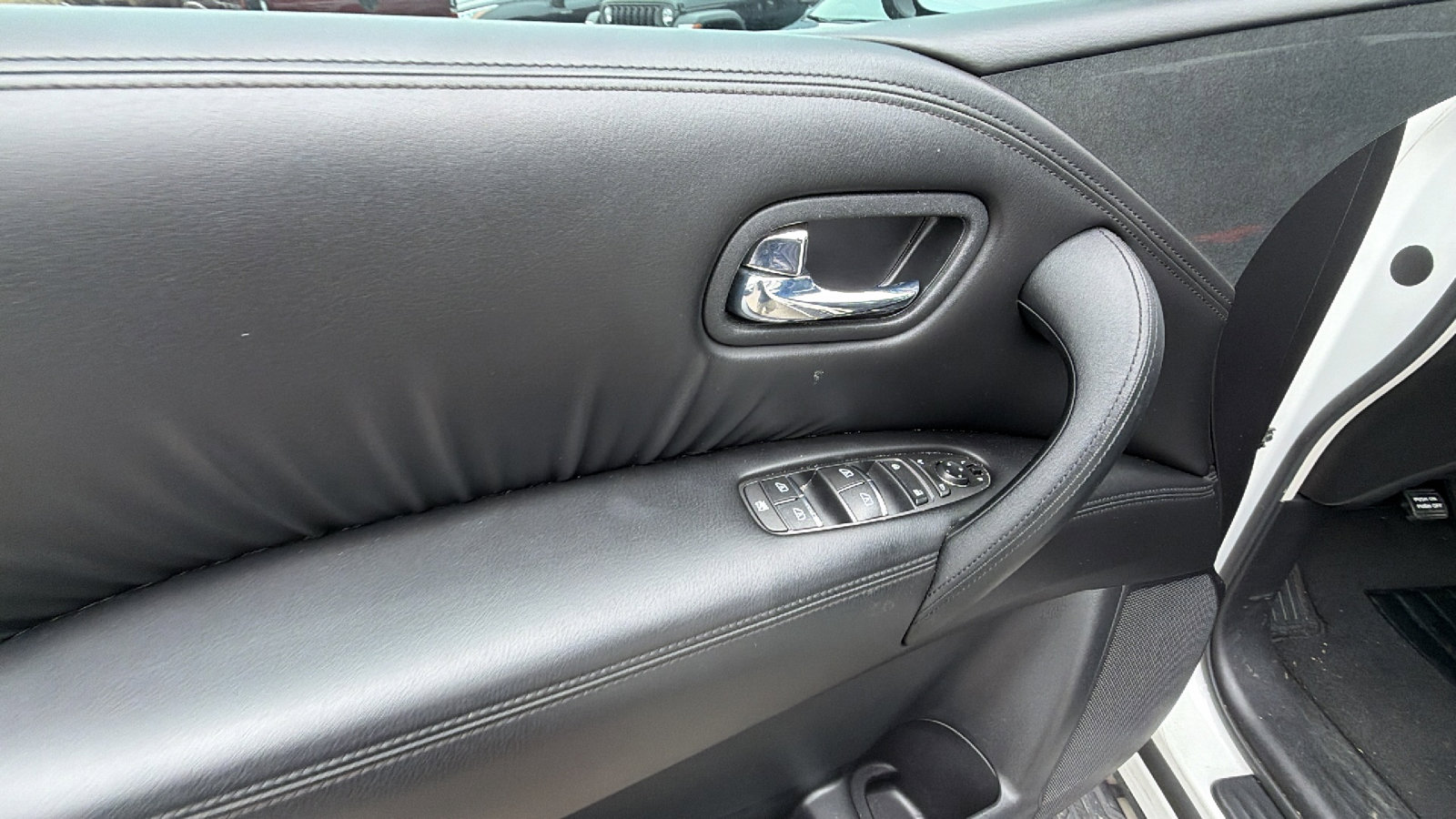 Used 2022 Nissan Armada SV w/ SV Appearance Package image 15