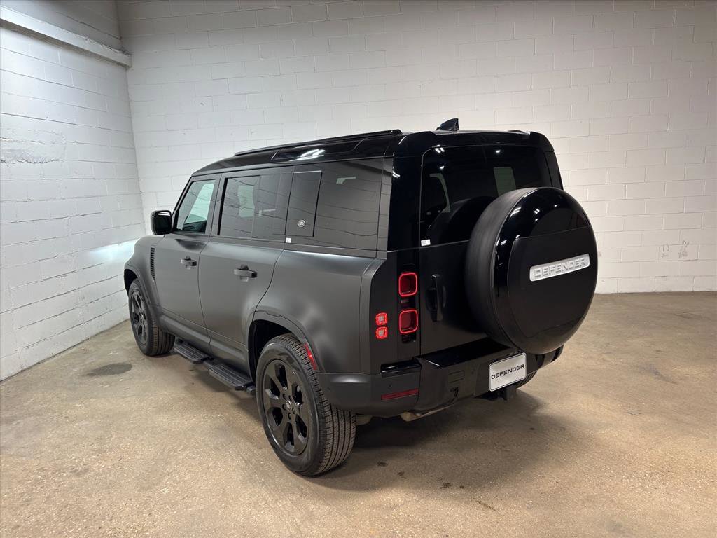 Used 2023 Land Rover Defender 110 SE image 9