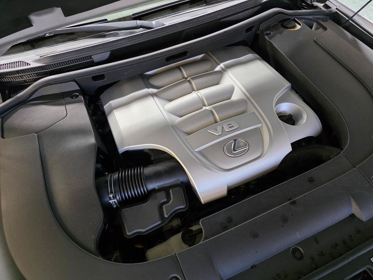 Used 2013 Lexus LX 570 4WD w/ Luxury Pkg w/Pre-crash image 51