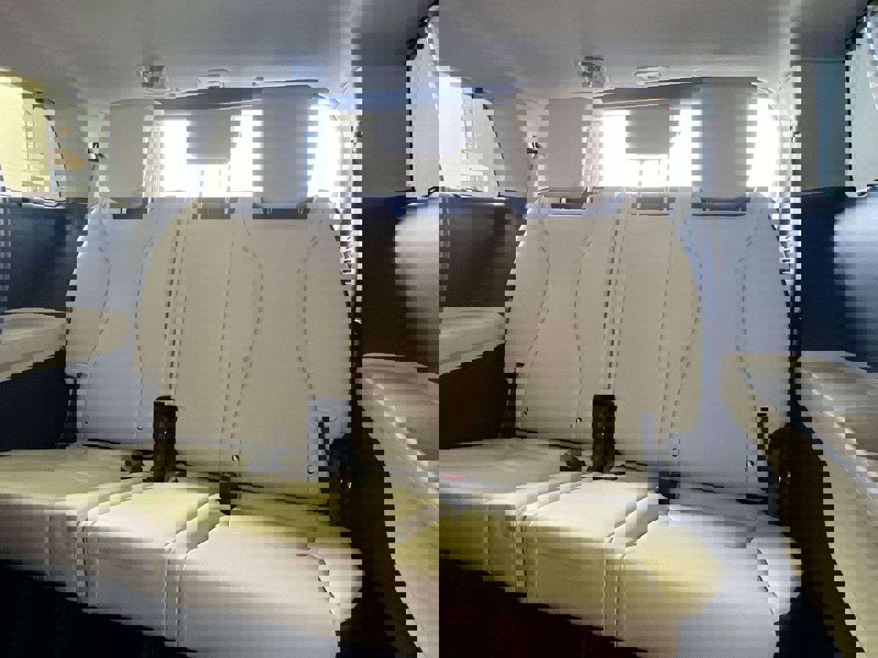 Certified 2025 Kia Carnival SX Prestige FWD image 28