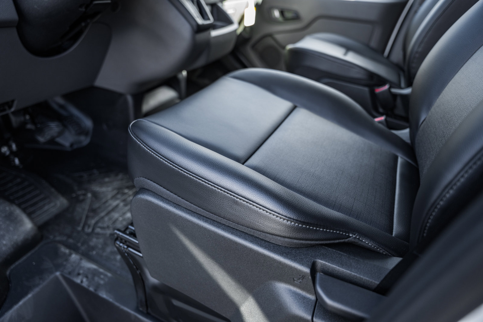 New 2026 Ford Transit 250 Low Roof w/ Load Area Protection Package RWD image 31