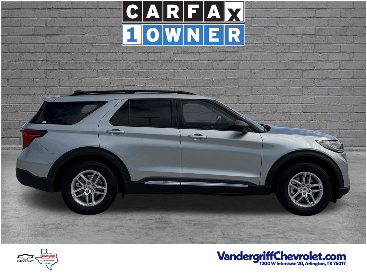 Used 2025 Ford Explorer Active RWD image 3