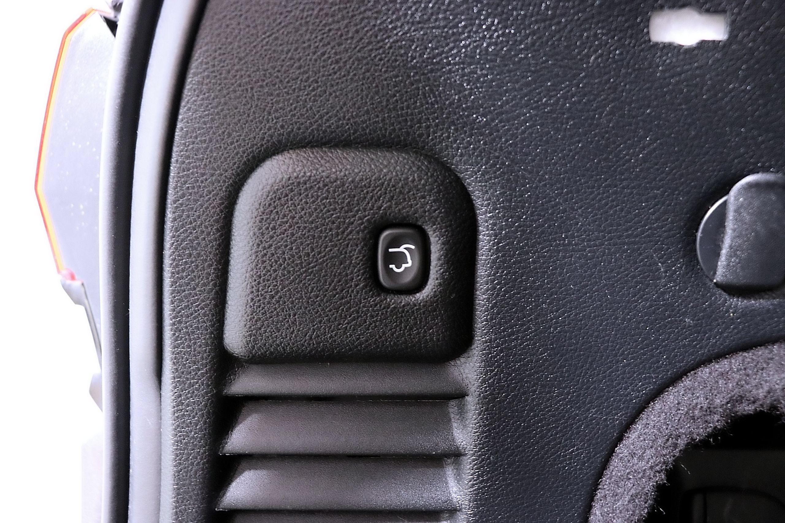 Used 2017 Jeep Grand Cherokee Altitude RWD image 11