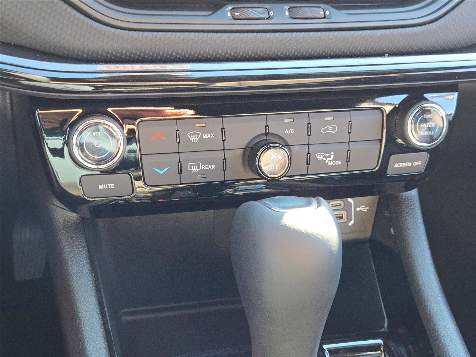 New 2026 Jeep Compass Latitude image 32