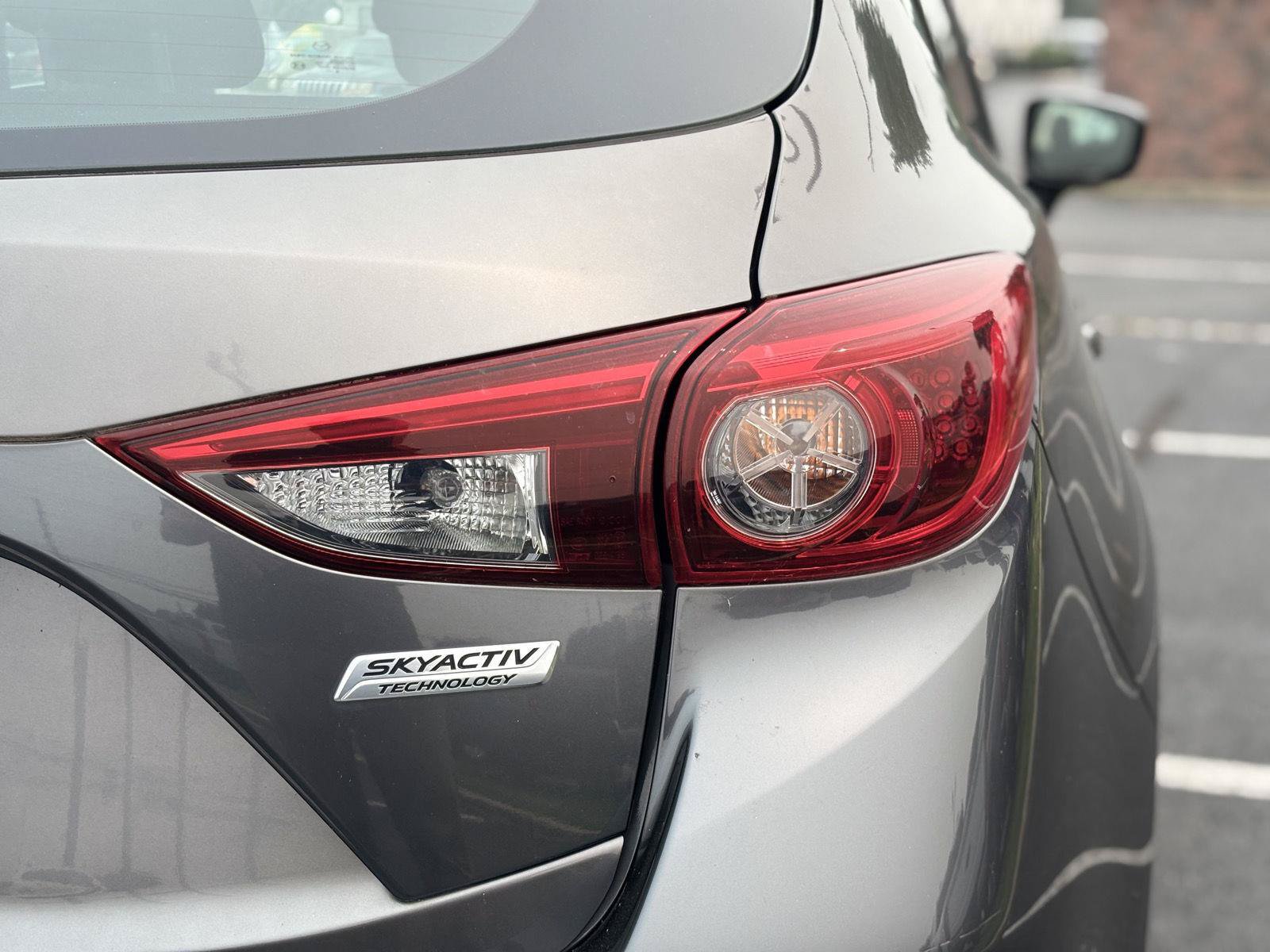 Used 2018 MAZDA MAZDA3 Grand Touring w/ Premium Equipment Package FWD image 10