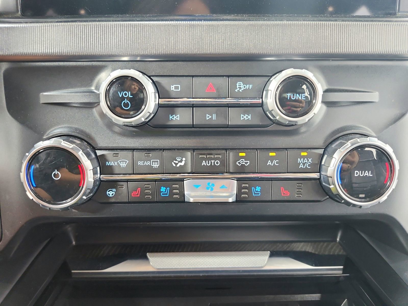 Used 2025 Ford F250 Platinum image 32