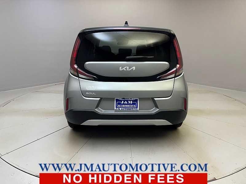 Used 2023 Kia Soul LX FWD image 4