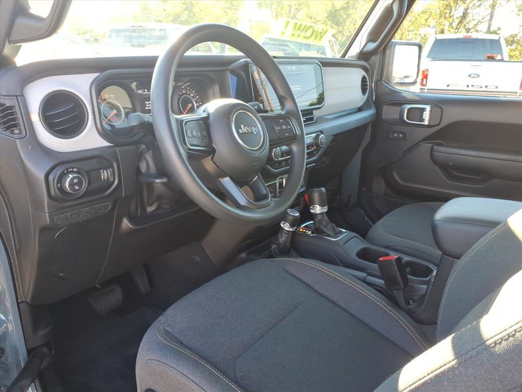 Used 2024 Jeep Gladiator Sport image 11