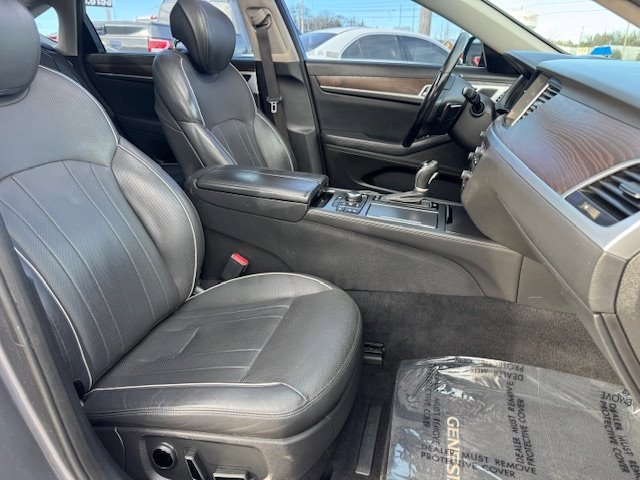 Used 2015 Hyundai Genesis 3.8 w/ Option Group 04 image 13