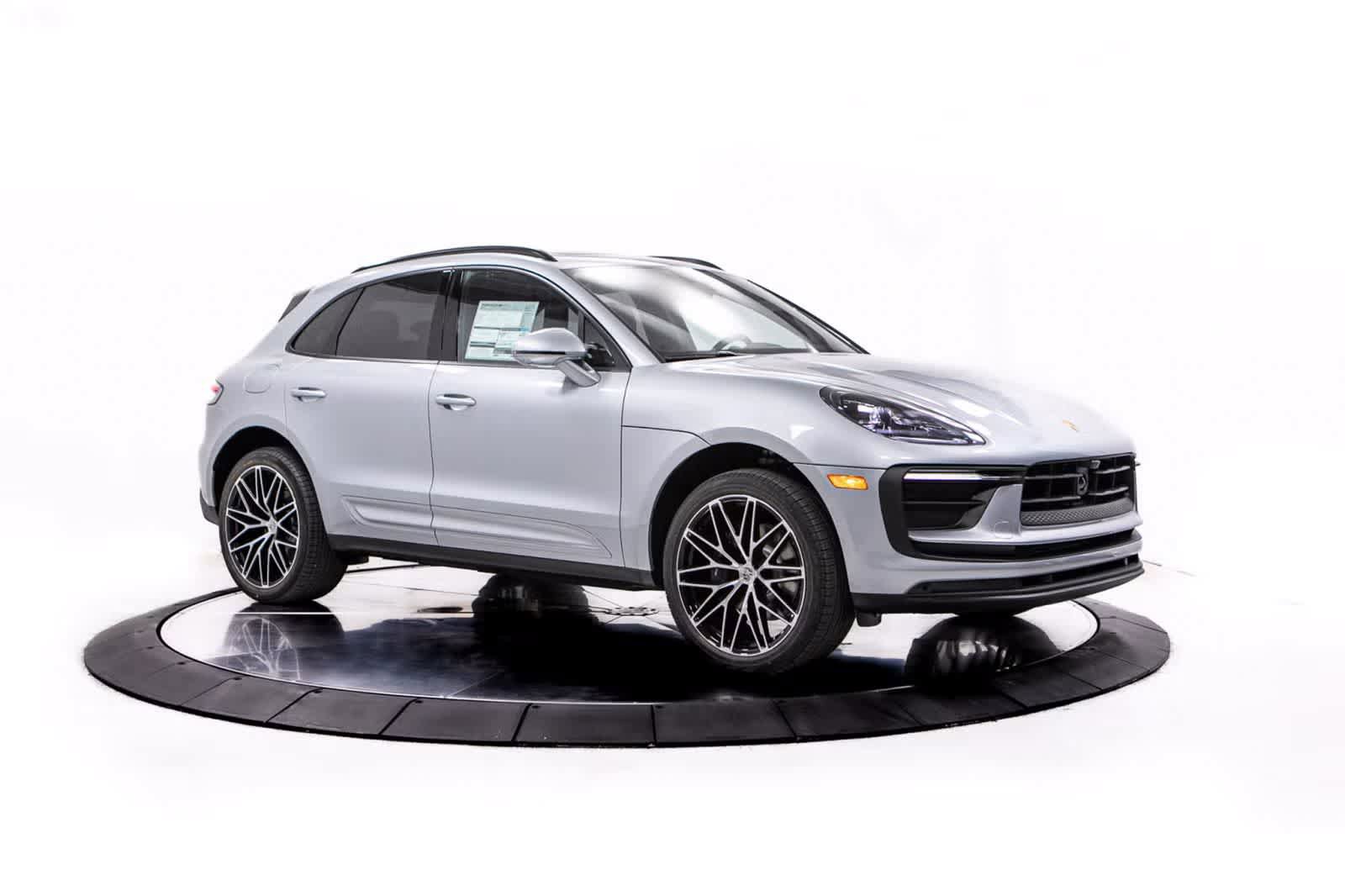 Certified 2026 Porsche Macan AWD/4WD image 9