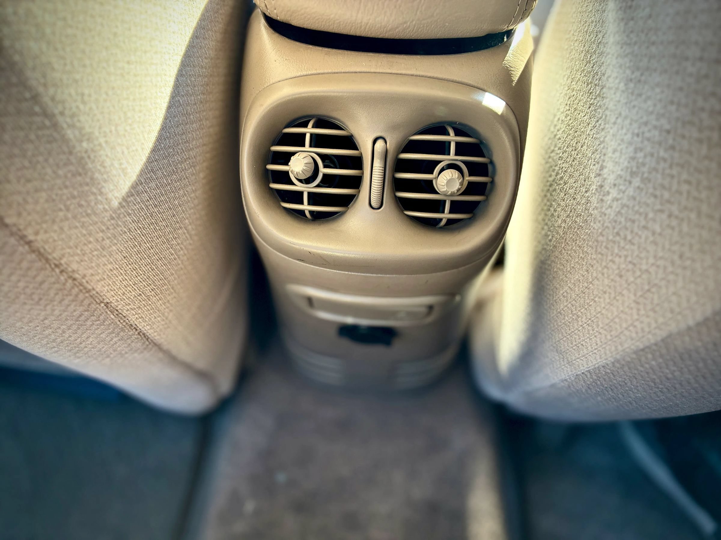 Used 2003 Pontiac Bonneville SLE FWD image 38