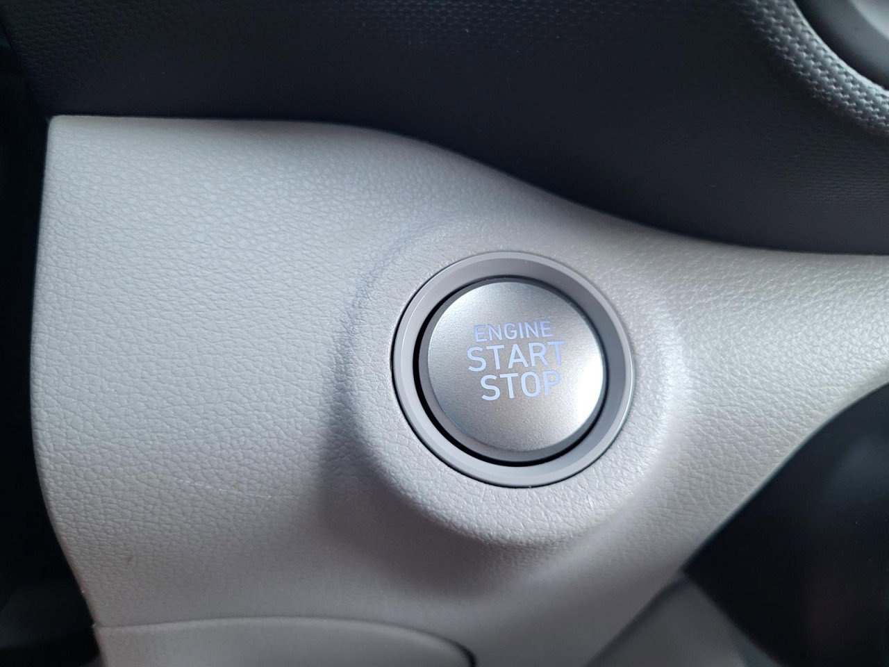 Used 2025 Hyundai Venue SEL image 21