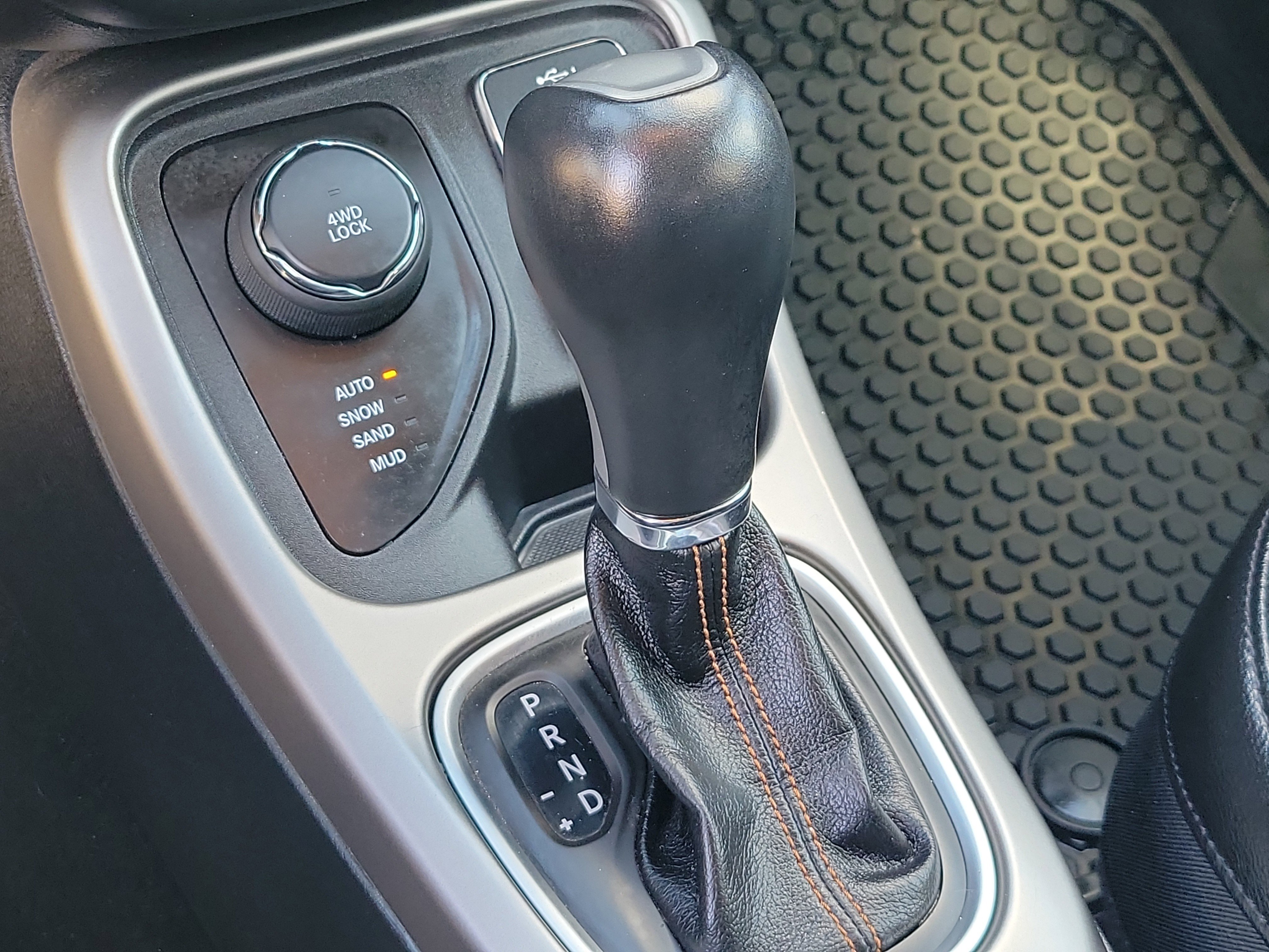 Used 2019 Jeep Compass Latitude w/ Popular Equipment Group AWD/4WD image 23