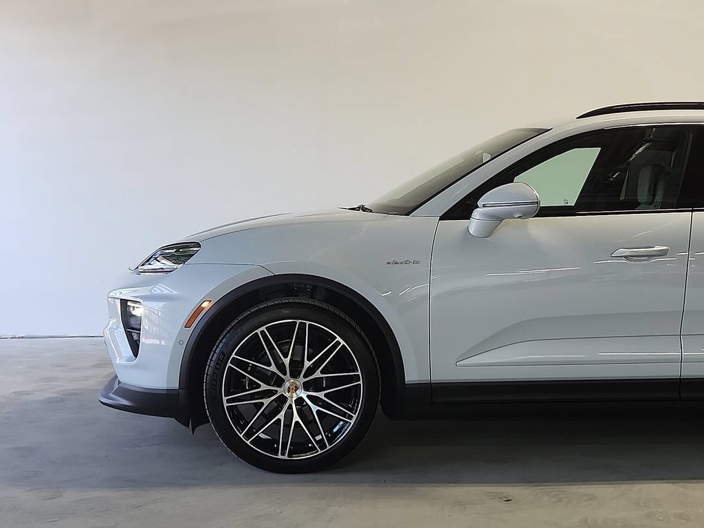 New 2026 Porsche Macan 4 Electric AWD/4WD image 6