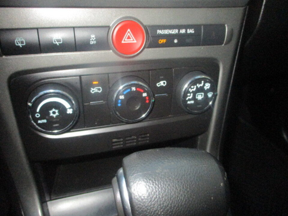 Used 2012 Chevrolet Captiva Sport LT image 28