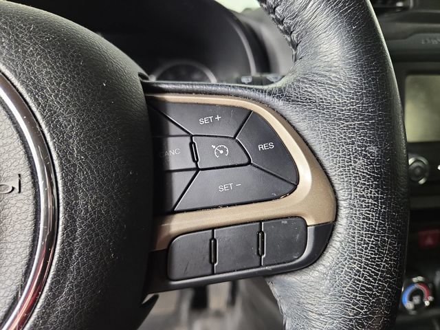 Used 2017 Jeep Renegade Latitude w/ Cold Weather Group AWD/4WD image 24