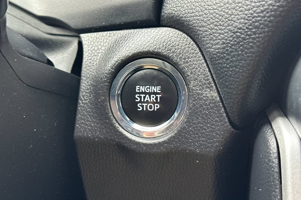 Used 2025 Toyota RAV4 XLE AWD/4WD image 25