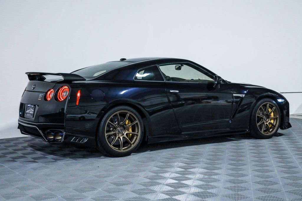 Used 2021 Nissan GT-R Premium AWD/4WD image 4