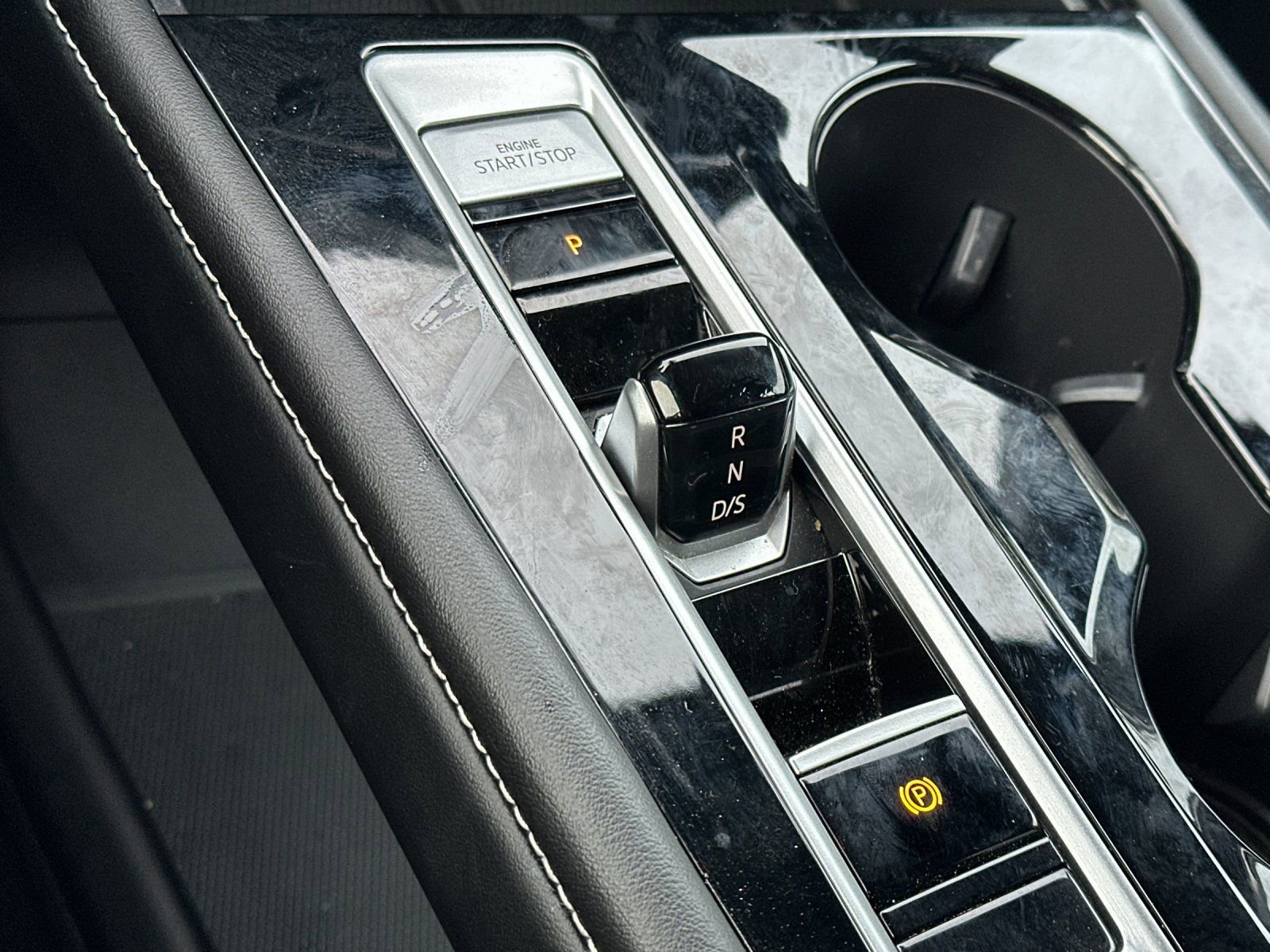 Used 2024 Volkswagen Atlas Cross Sport SE image 20