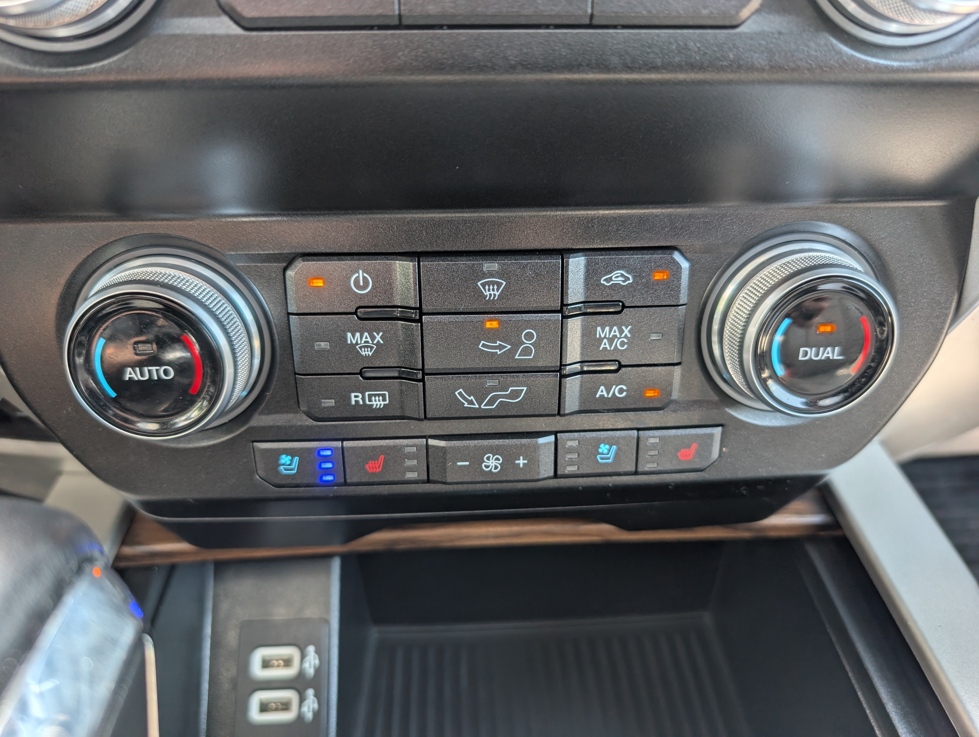 Certified 2019 Ford F150 Lariat w/ Equipment Group 502A Luxury AWD/4WD image 29