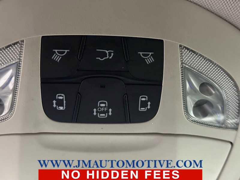Used 2018 Chrysler Pacifica Touring Plus FWD image 41