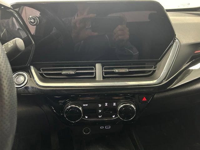 Used 2024 Chevrolet Trax RS w/ Sunroof Package FWD image 20