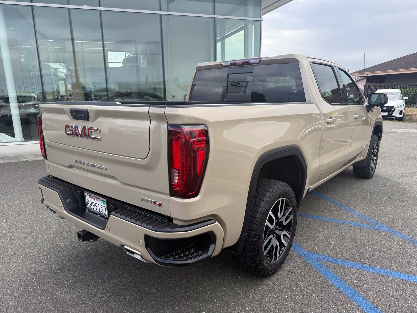 Used 2023 GMC Sierra 1500 AT4 w/ Technology Package AWD/4WD image 8