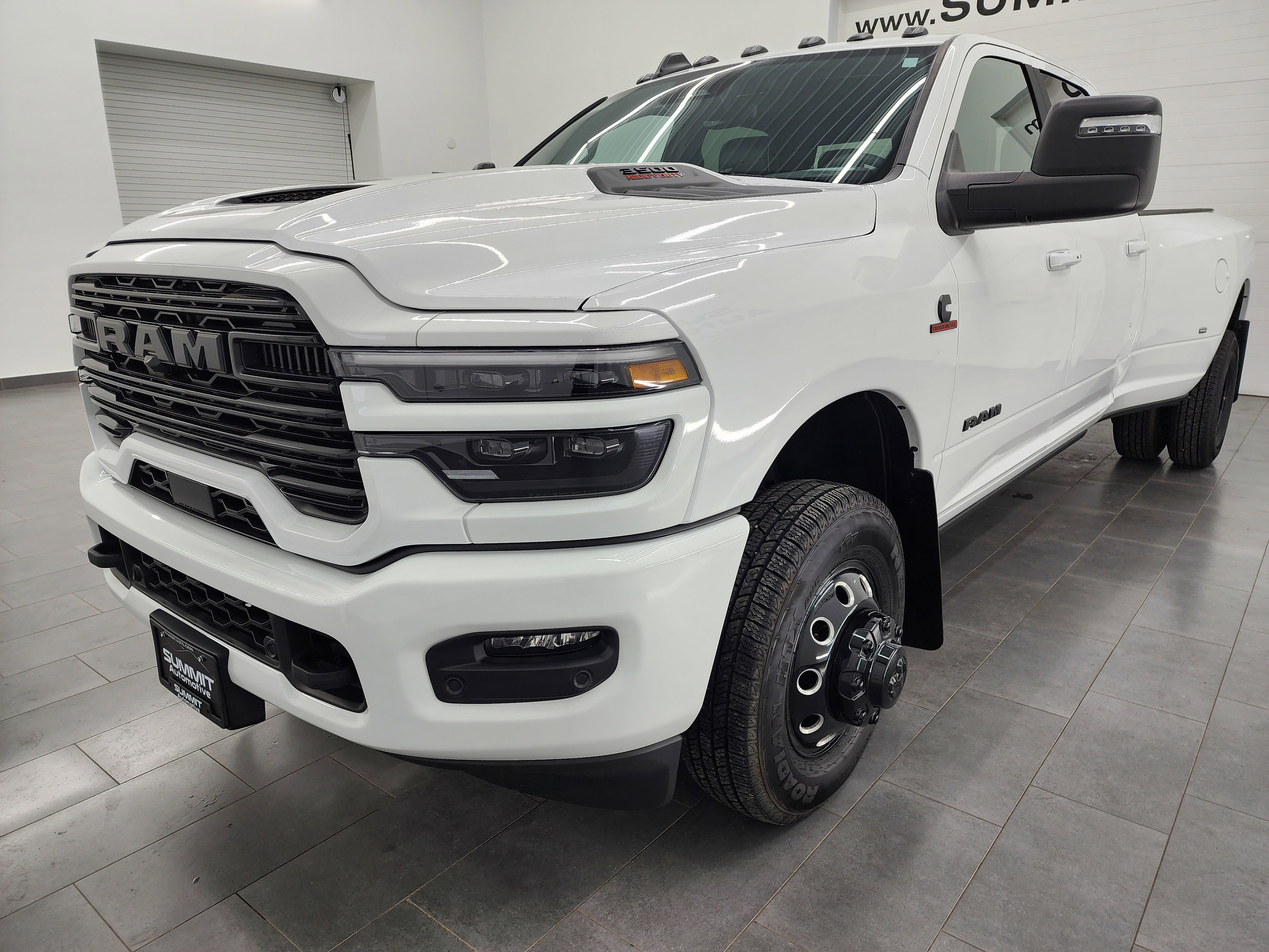 Used 2025 RAM 3500 Laramie image 7
