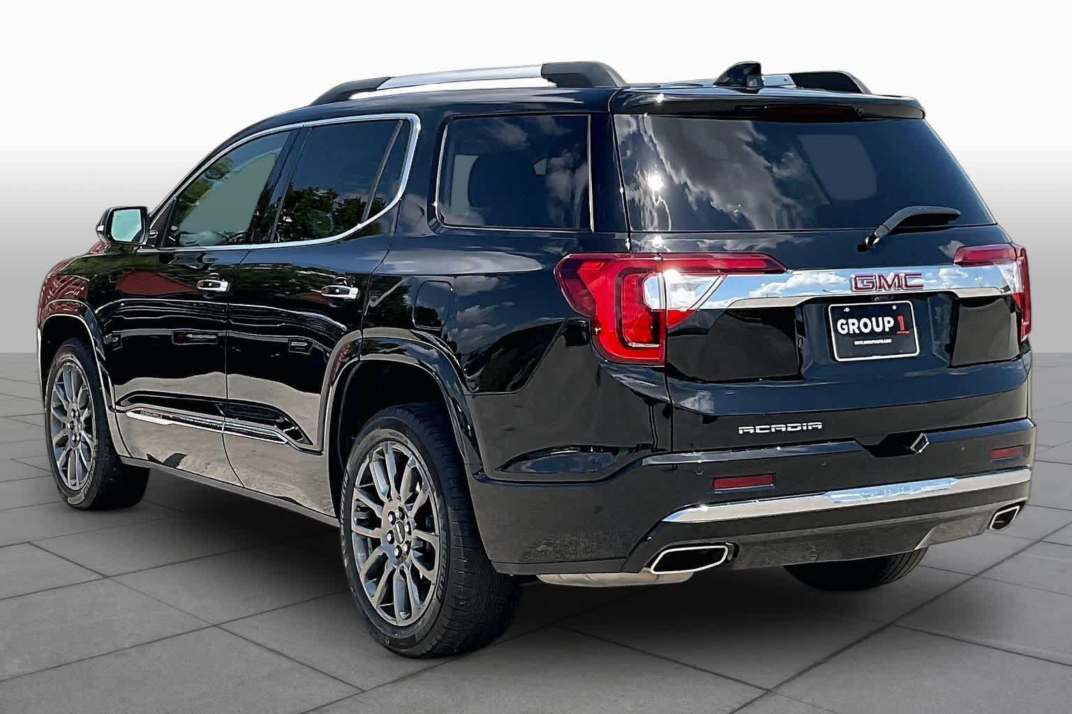 Used 2023 GMC Acadia Denali w/ Black Diamond Edition FWD image 11