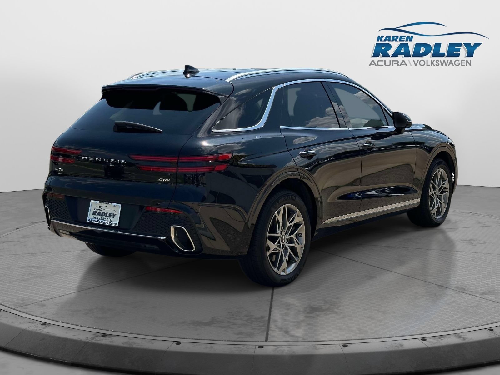 Used 2025 Genesis GV70 2.5T w/ Advanced Package AWD/4WD image 2