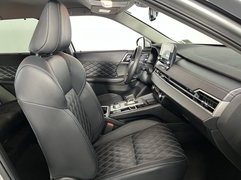 Used 2024 Mitsubishi Outlander SEL image 35