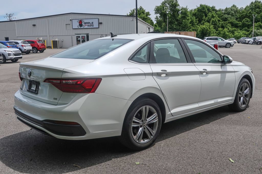 Used 2023 Volkswagen Jetta SE FWD image 9