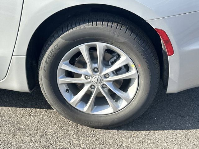 New 2026 Chrysler Pacifica Select image 18