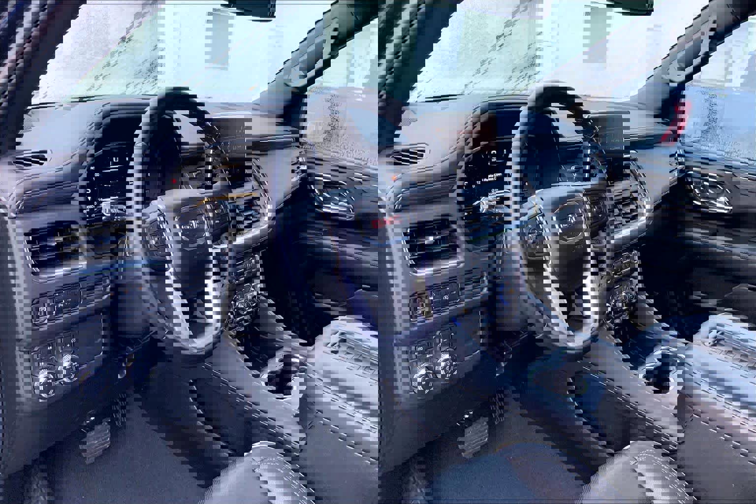 Used 2024 GMC Yukon SLT image 17